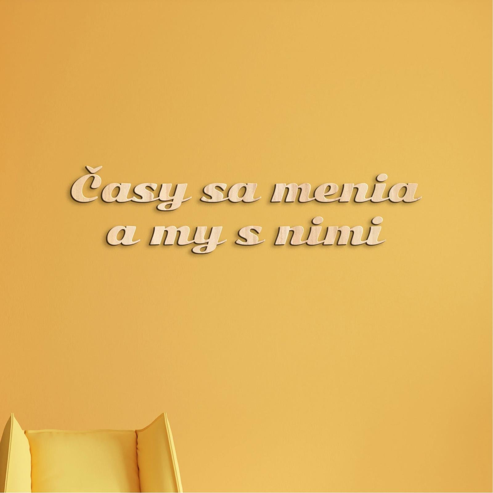 Drevený nápis s citátom Časy sa menia a my s nimi-DREVTEX