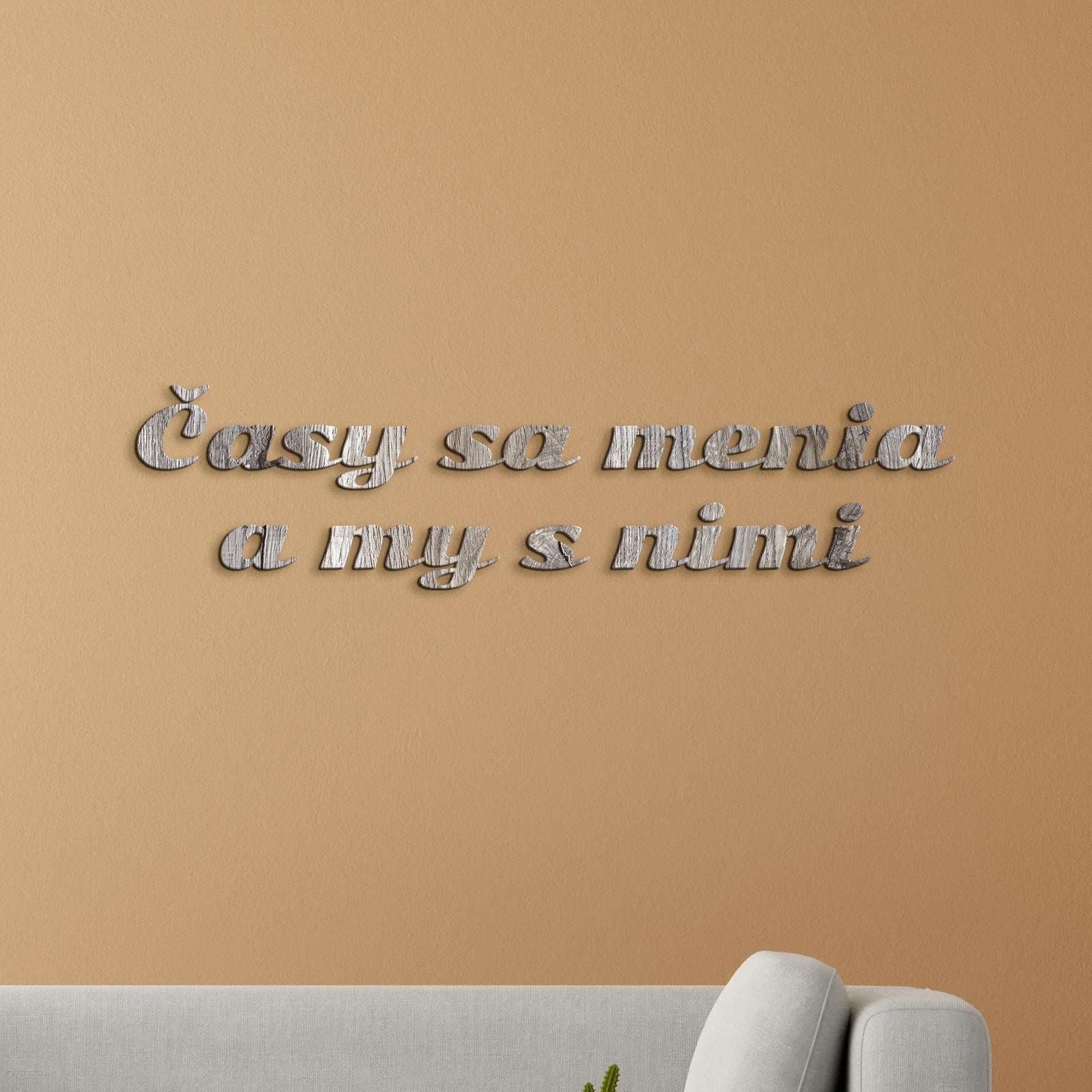 Drevený nápis s citátom Časy sa menia a my s nimi-DREVTEX