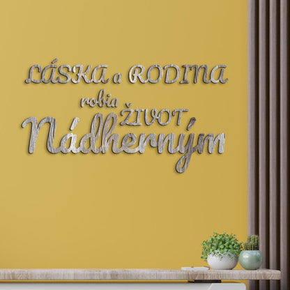Drevený nápis Láska a rodina robia život nádherným-DREVTEX