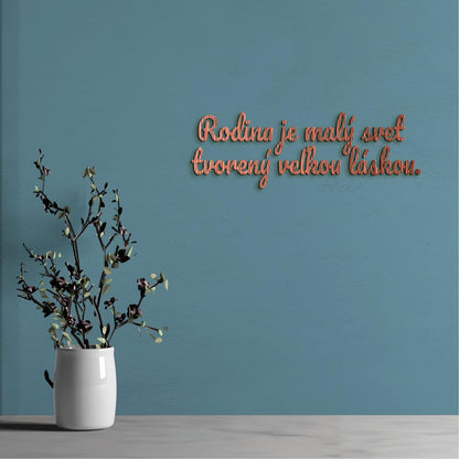 Drevený nápis Rodina je malý svet tvorený veľkou láskou-DREVTEX